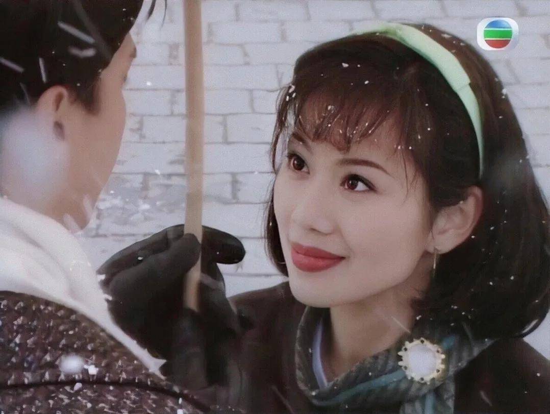 在《金玉满堂》中,她也一人分饰二角,妥妥的演技担当.