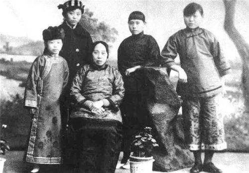 原创张幼仪再嫁前，征求儿子意见，儿子回8字，是对父亲最无情的讽刺