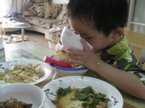 孩子|这碗饱肚但伤肠胃的“白饭”，坑孩子没商量，家长别再抱怨