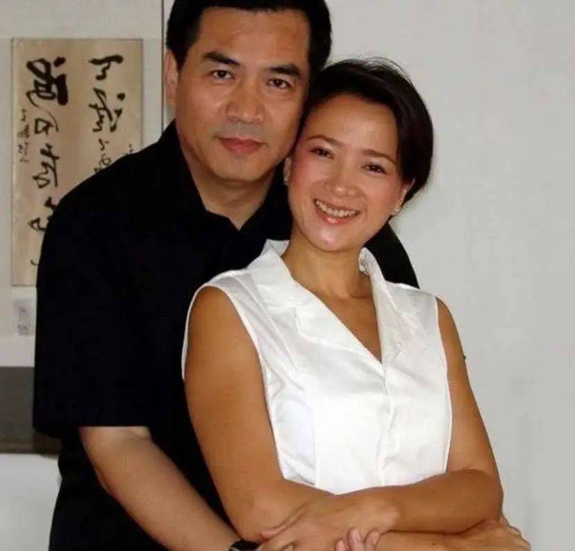 与刘威相恋5年、嫁三婚的许亚军，17年过去了，