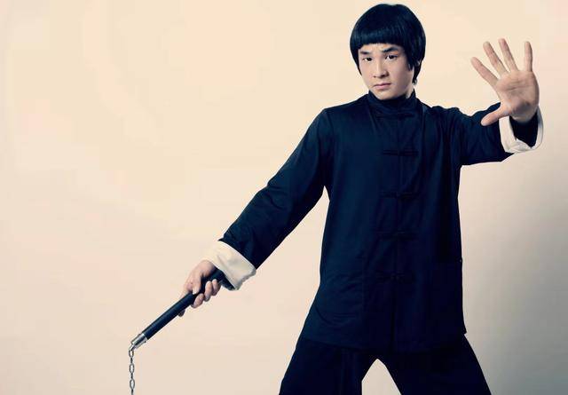 古力娜扎|现代李小龙炮轰九大男演员：个个都占古力娜扎便宜，数窦骁最主动