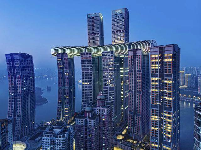 横向摩天大楼!重庆来福士广场地标性建筑—水晶连廊_萨夫迪
