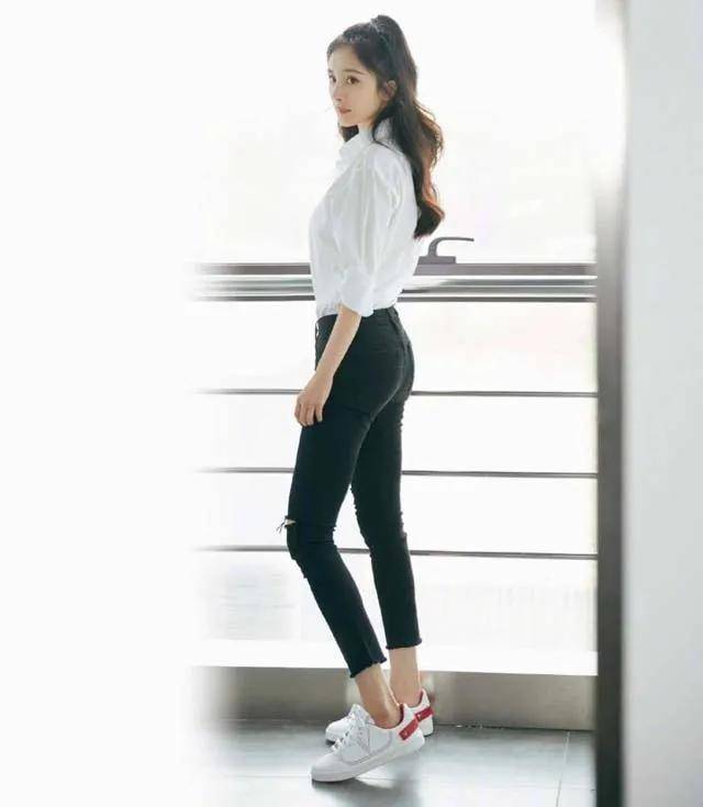 有种“括号臀”叫杨幂？网友化身为福尔摩斯，