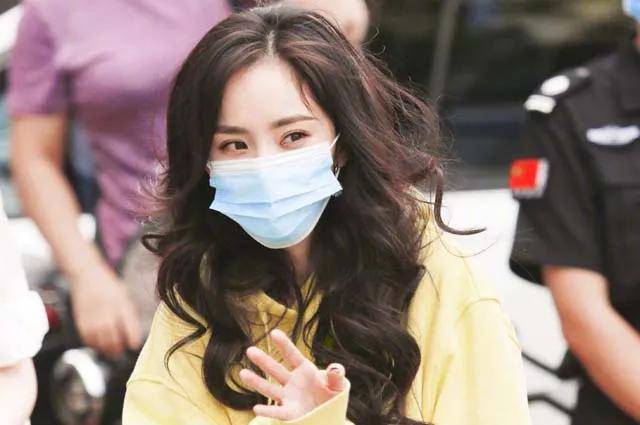 有种“括号臀”叫杨幂？网友化身为福尔摩斯，