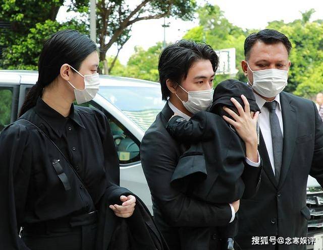 赌王何鸿燊病逝之后，何超贤多次缺席家祭，丈