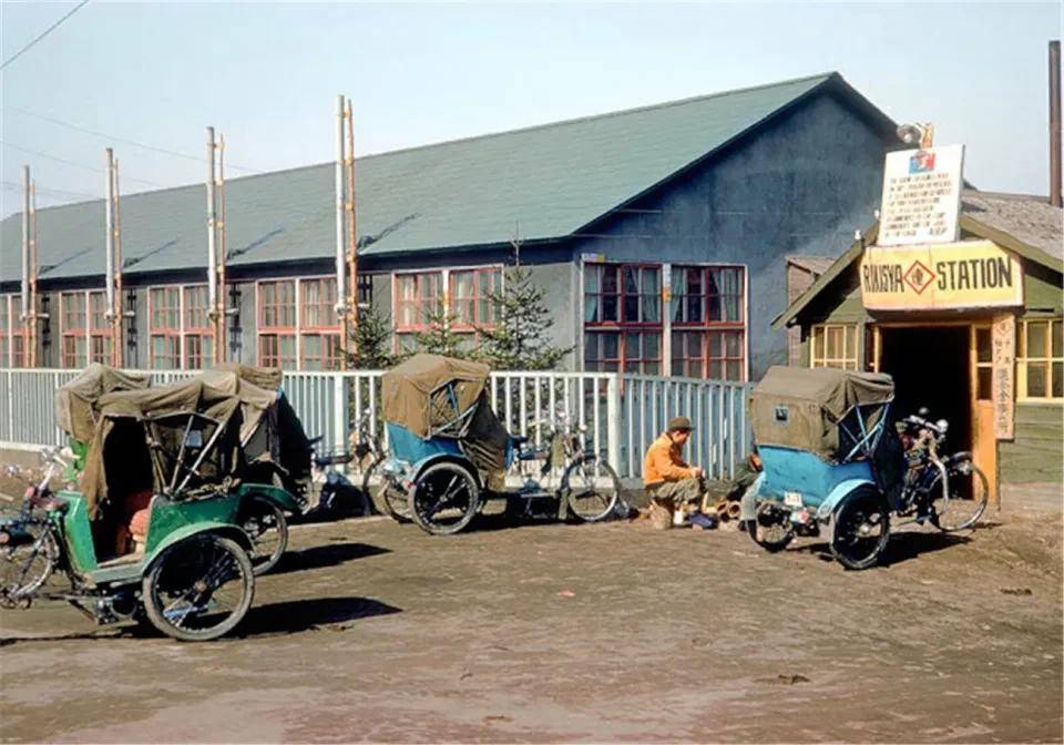 摊位|五十年代的日本民生百态:一派欣欣向荣的景象