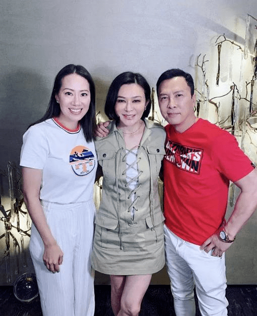 女神|58岁关之琳近照曝光，脸僵冻龄女神幻灭，皮肤松弛大眼变细长小眼