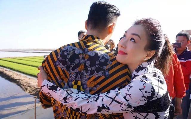 原创50岁的伊能静能生娃，为何钟丽缇就不行？你可能对高龄产妇有误解