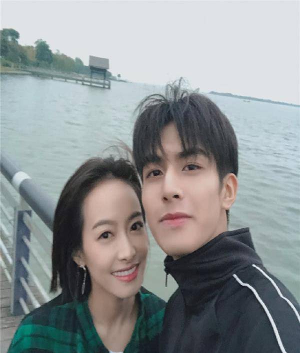 还在追求王一博的高颜值姐姐宋威龙与姐姐合照曝光才知道什么叫心动