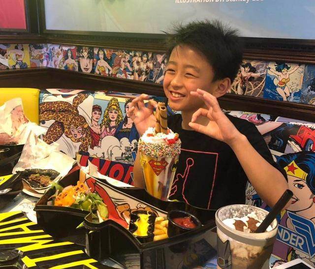 Marcus|张柏芝三胎没白疼，帮亲妈带货相当乖巧，无意中露出小肉脸