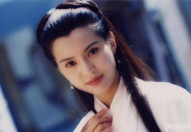 李若彤挑战古装新娘造型,如今还是最美的"小龙女"