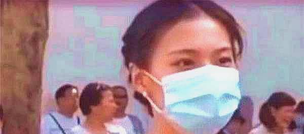 高三班主任穿旗袍陪考,摘下口罩的那一刻,大家都心动了! 高三班主任穿旗袍陪考,摘下口罩的那一刻,大家都心动了!