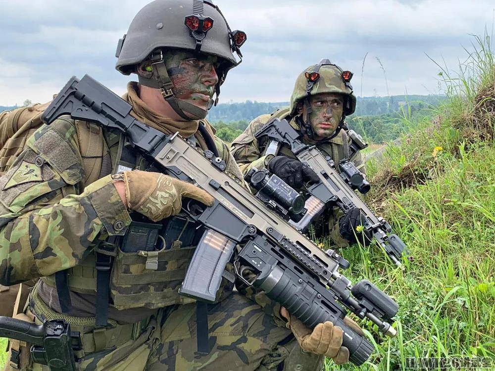 捷克陆军装备激光演习系统 提高训练真实度 cz805步枪