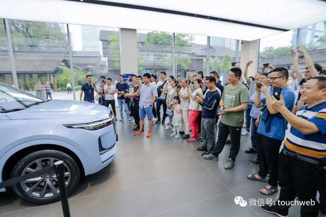 理想|美团5亿美元加持理想汽车：成第二大股东 持股14.5%