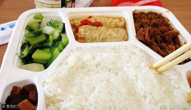 原创高铁上的盒饭和小吃饮料为什么卖那么贵?