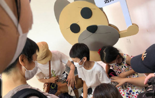 孙俪带儿女久违露面,等等“暴风抽高”到妈妈肩膀