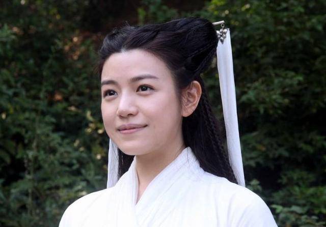 14版陈妍希饰演的小龙女相对来说比较可爱,不似原著那么高冷,网友表示