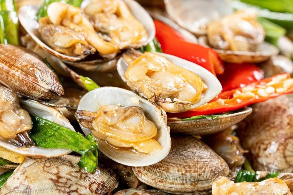 烧烤|打卡海鲜刺身、炭火烤串，凌晨2点还爆满！开在天台的烧烤档