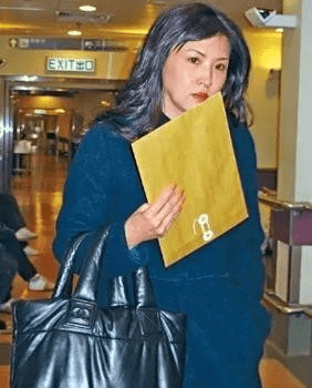 都是生下三女一子,赌王原配凄婉半生,她却独揽70亿笑到最后