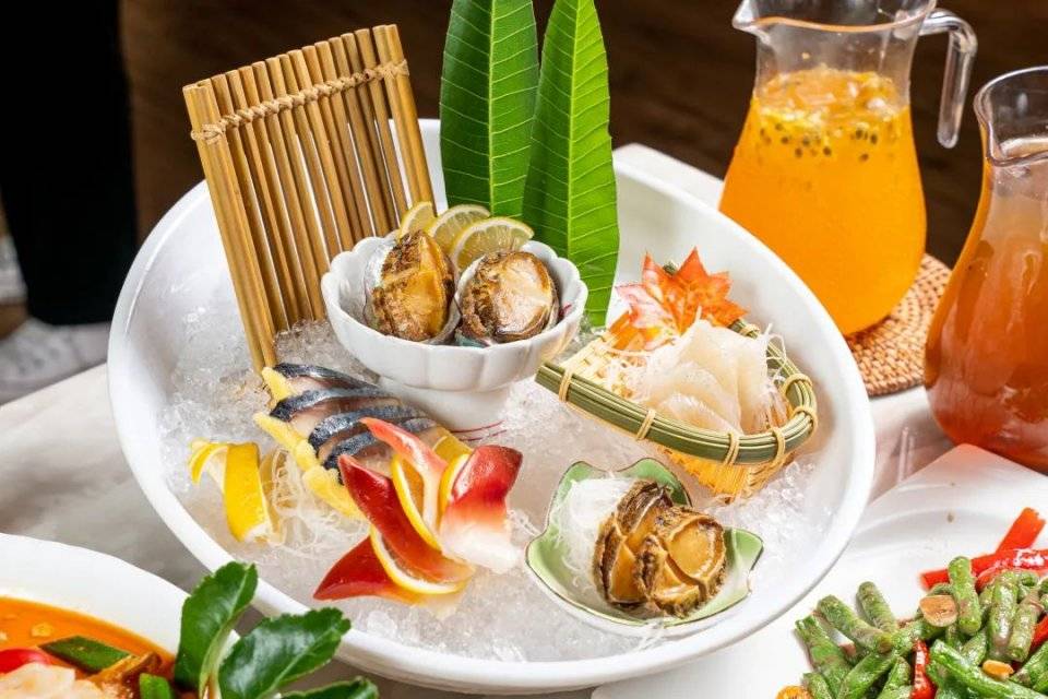 烧烤|打卡海鲜刺身、炭火烤串，凌晨2点还爆满！开在天台的烧烤档