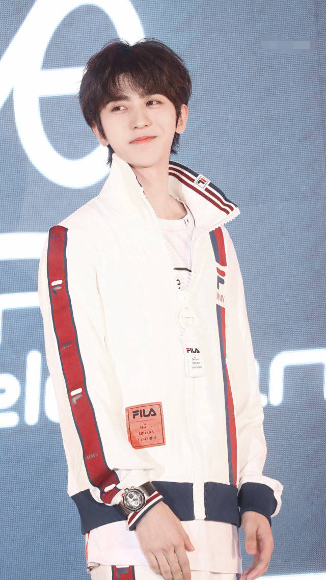 学长|原创蔡徐坤品牌活动饭拍，运动风学长坤上线！你的“夏日情人”来袭