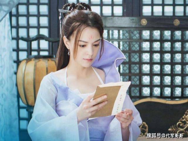 演杨贵妃出名的33岁混血美女，面部浮肿尽显老态