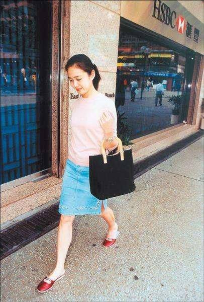 朱丽倩虽被刘德华"雪藏"23年,但华嫂年轻时和现在气质都一流!