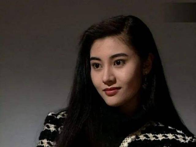 刘海|贵妇李嘉欣新造型翻车,剪空气刘海被评显老,素颜曝光像男人