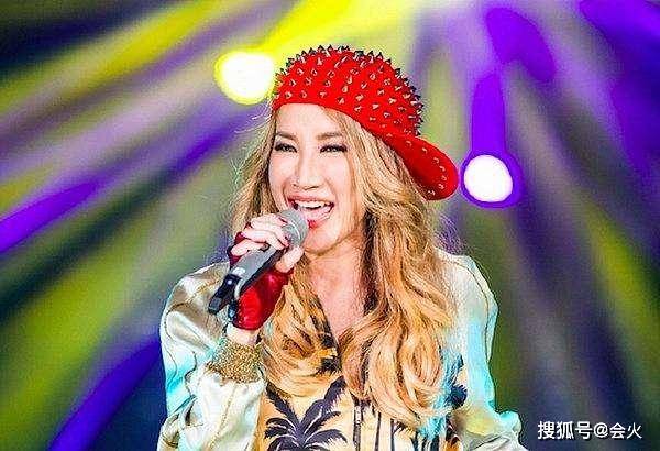 长发|原创李玟悲观发文引猜测！长发剪短称解脱了，和外籍老公半年未同框？