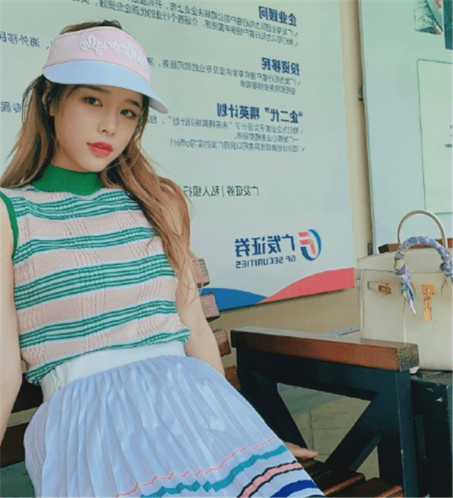 图纸|糖小幽晒出一张简单的图纸，新房面积是4位数，没钱难以想象系列