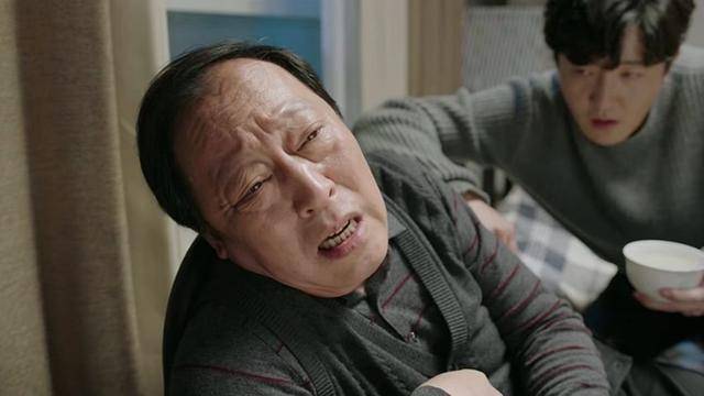 一把辛酸泪！这样养老，拖垮了多少年轻人和家人？我真熬不住了