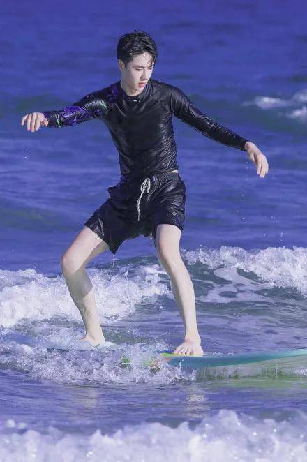 流量|原创王一博又刷屏了，手握24个代言3部大剧，打脸“昙花一现”说