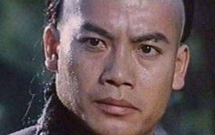 曾是武术冠军,因演恶人走红,吹空调中分导致去世,年仅37岁_邱建国