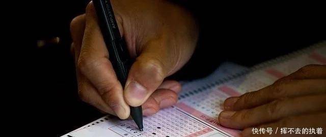 字迹|高三学霸试卷，字迹如印刷体，征服阅卷老师，作文直接满分