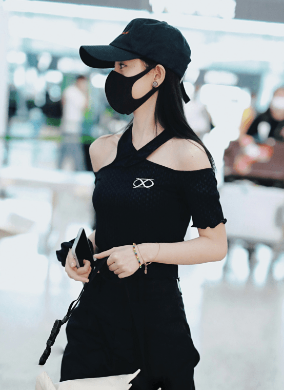 鞠婧祎身材属于什么型身材 d7f77cf2d77346c89891b57b134bc545.png