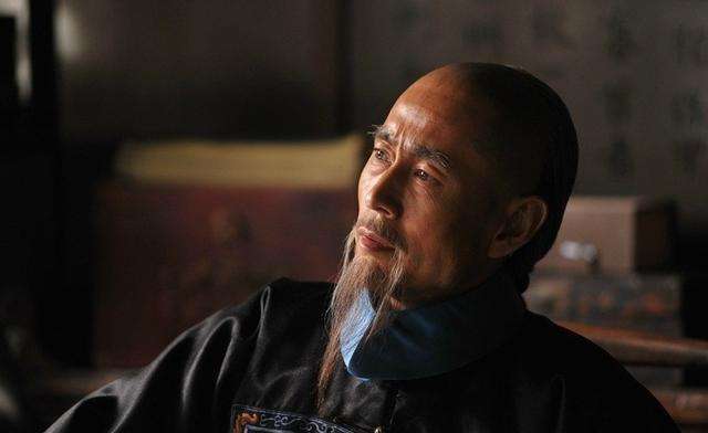 先生|同样是晚清名臣，李鸿章被很多人骂，但却为什么没有人黑曾国藩？