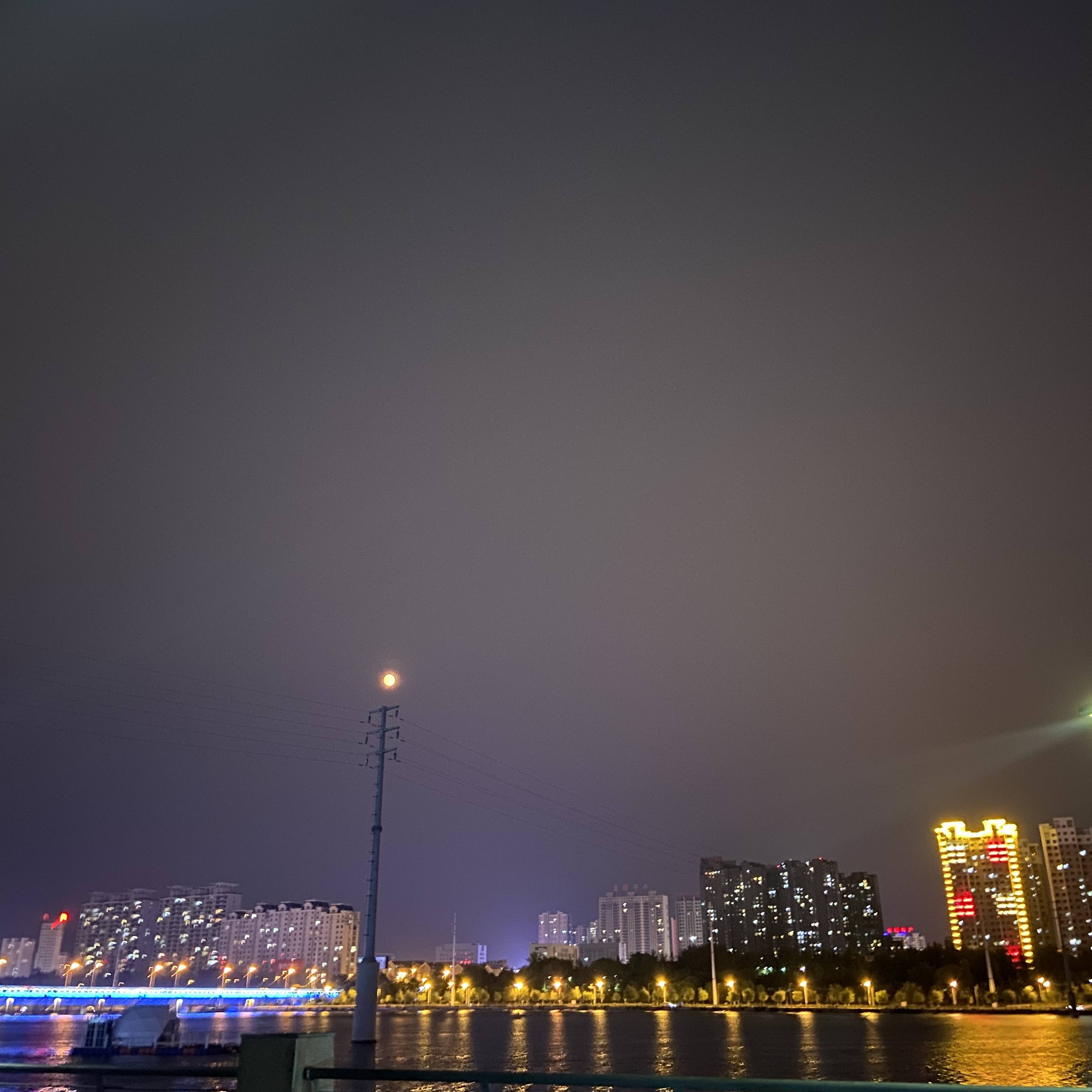 晚上的夜景文案朋友圈 35113782fadd415291ceaed2200d1588.jpeg