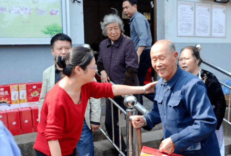 企业退休人员，除了养老金以外，还能领取两笔1320元的福利补贴！