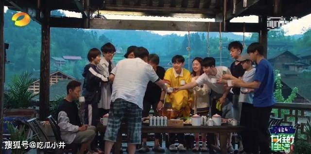 何炅|粉丝写“血书”愿望成真，《向往4》收官惊喜：宋丹丹终于回归了