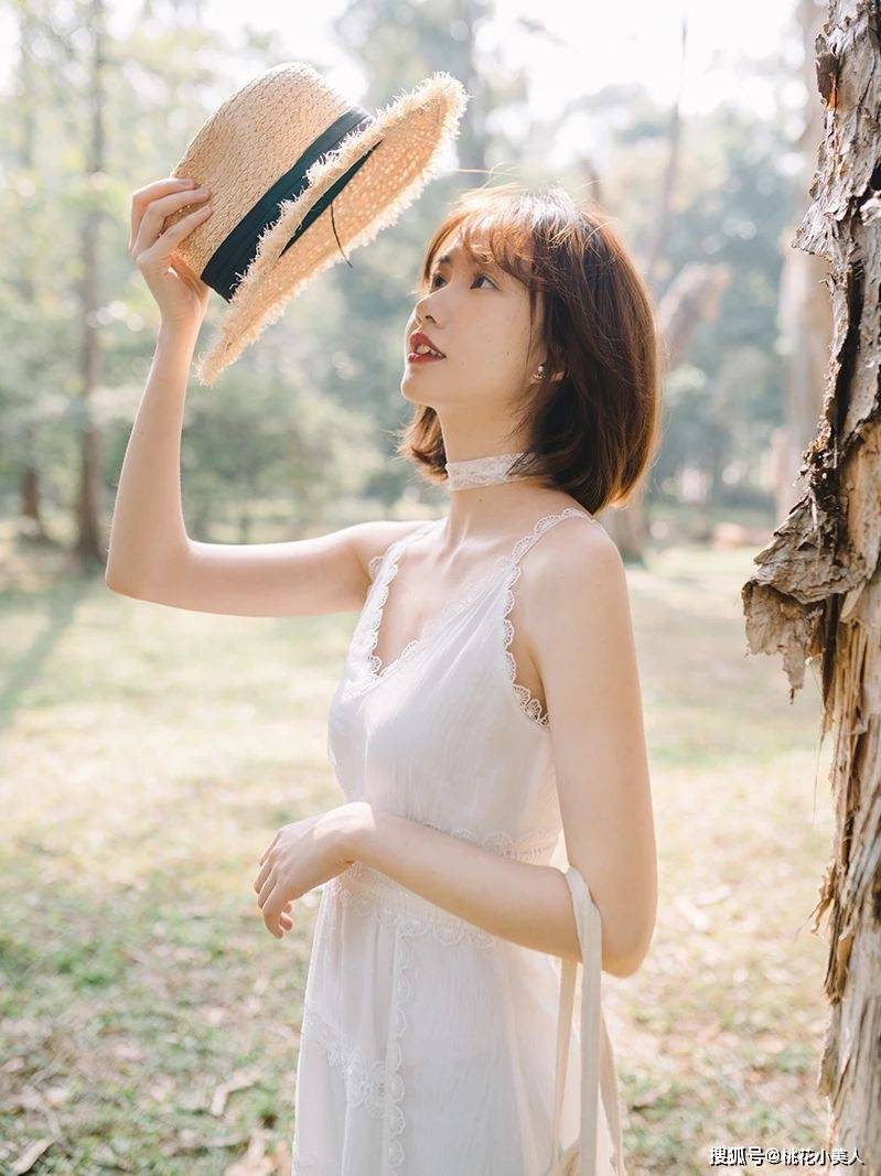 白色|名媛界扛把子伊万卡，身穿一袭白色仙女裙，竟戴上定制口罩