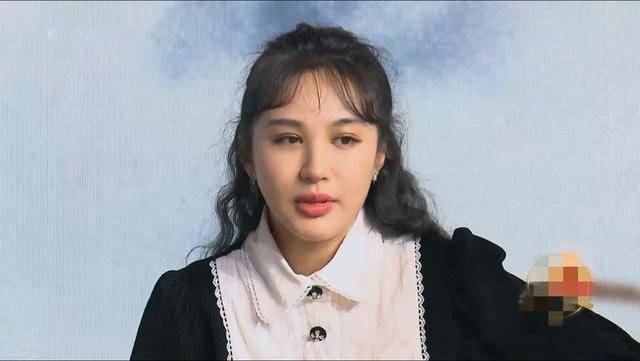 显得|原创李菲儿上节目好憔悴，而且根本认不出来了，平时包装脸看惯了！