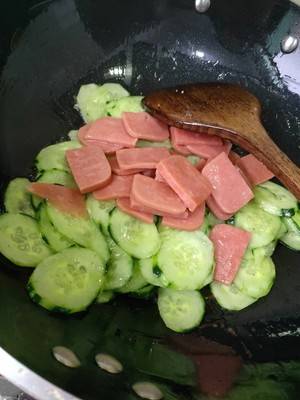 火腿肠炒什么菜才好吃 fcaed14637ad47629c1485da16ba7246.jpeg