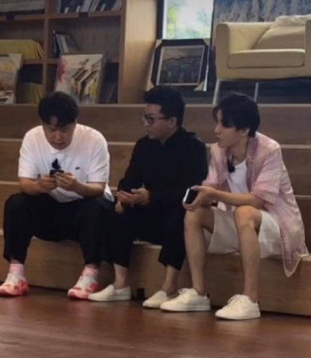 餐厅|原创王俊凯录制中餐厅路透照曝光，期待王经理的再次回归！