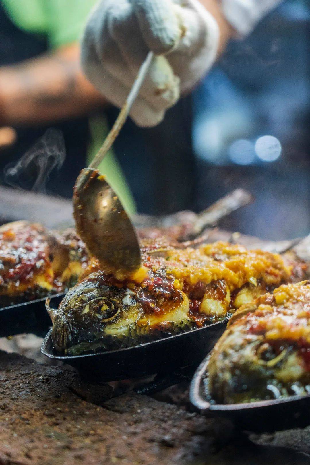 连唐僧|生蚝比47码皮鞋大,连唐僧都无法拒绝藏在昆明小区的老字号烧烤