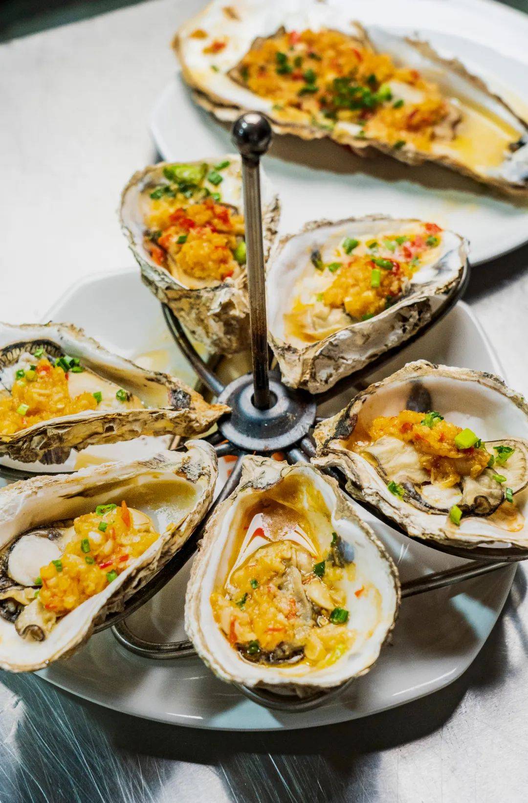 连唐僧|生蚝比47码皮鞋大，连唐僧都无法拒绝藏在昆明小区的老字号烧烤