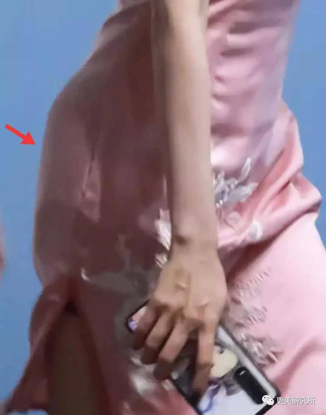 fa|杨幂的翘屁股竟然是垫的？都移位了！