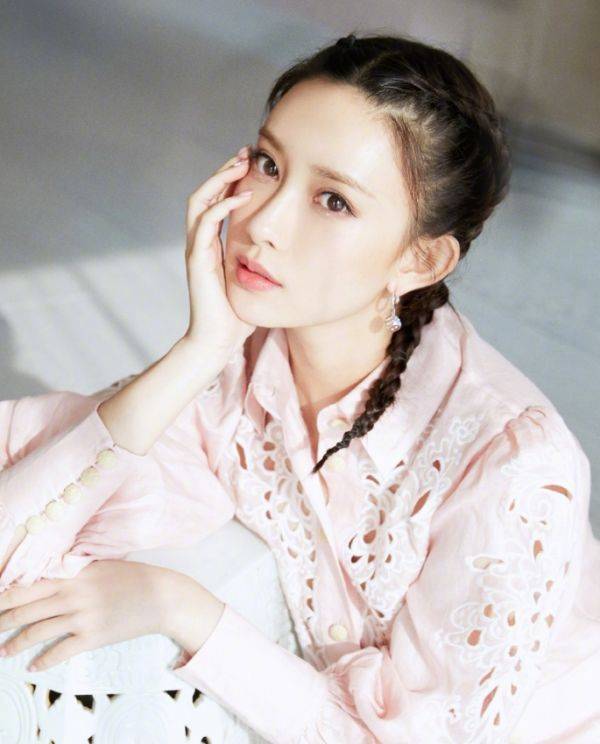 孟子义|《陈情令》唯一没捧红女演员，今靠“奶棍腿”逆袭，终于逆袭了