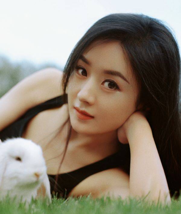 蝴蝶|赵丽颖当妈后终于开窍！穿性感黑裙露面，这“蝴蝶背”好不真实