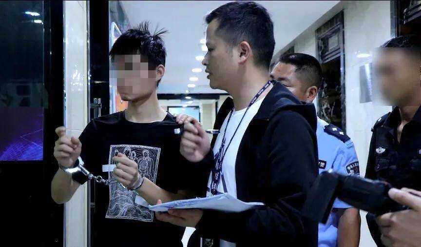 只敢看一次的视频……刑警倒在抓捕途中,曾用