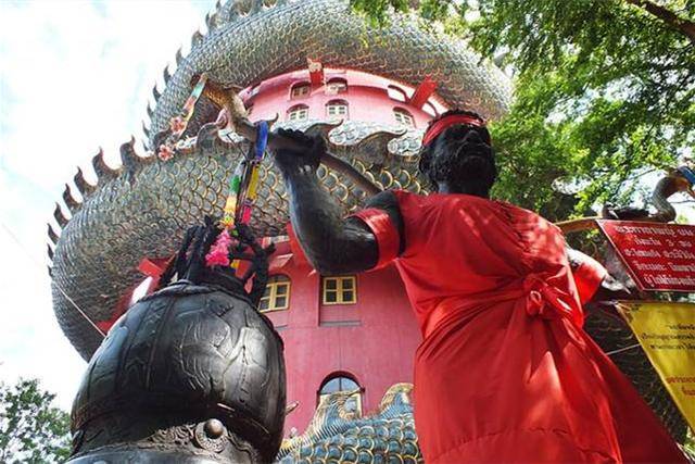 中国神话传说中的动物—龙,为何会盘踞在泰国的建筑上